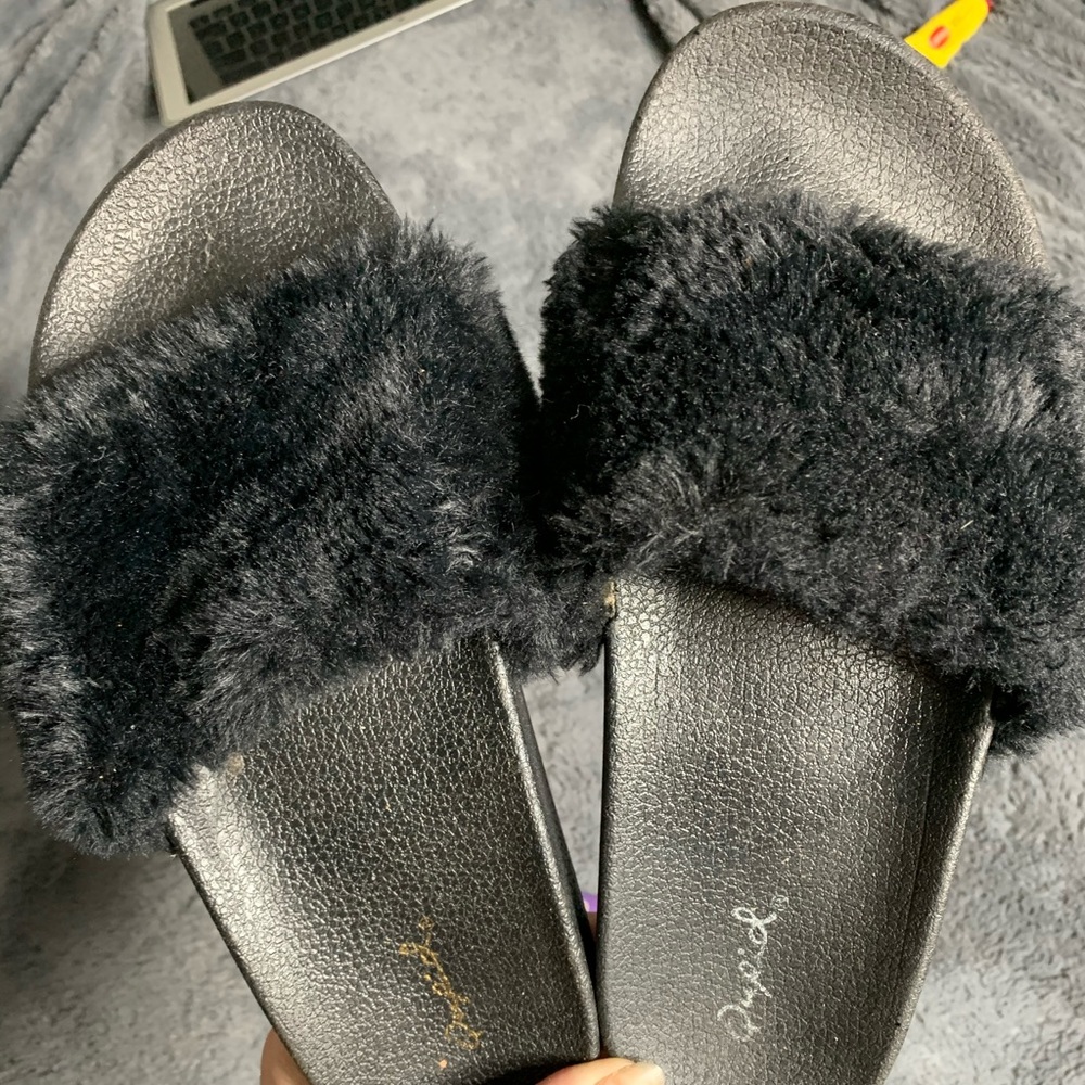 Fluffy slipppers sz 8